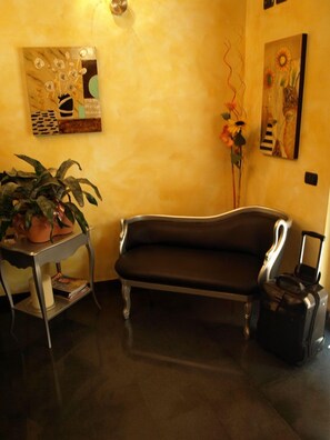 Área de estar no saguão