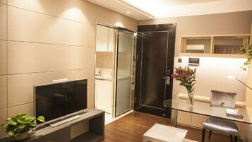 Suite supĂ©rieure, vue sur le jardin | Minibar, bureau, rideaux dâobscurcissement, accĂšs au Wi-Fi (inclus)