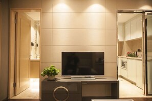 Deluxe Business Suite with Sea View | Room amenity - Shenzhen U-Home Apartment Binhe Times (Shenzhen)