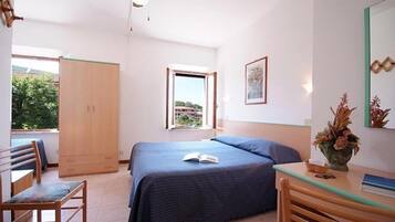 Triple Room | Minibar, in-room safe, desk, free WiFi