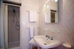 Triple Room | Bathroom - Hotel Anselmi (Marciana Marina)