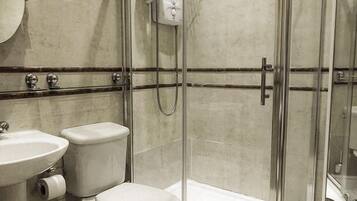 Deluxe Apartment, 2 Bedrooms | Bathroom | Shower, towels