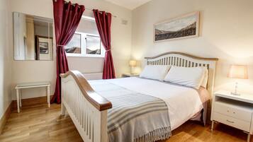 2 bedrooms, iron/ironing board, free cots/infant beds, free WiFi