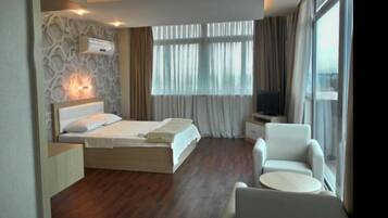 Habitación doble urbana | Ropa de cama de alta calidad y wifi gratis