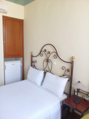 Free WiFi, bed sheets