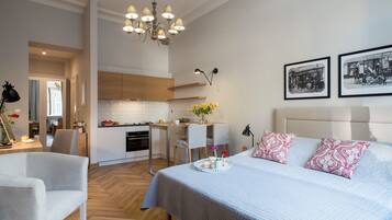 Superior Studio | Premium bedding, in-room safe, desk, laptop workspace