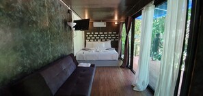 Minibar, in-room safe, soundproofing, free WiFi