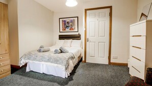 Townhome, 2 Bedrooms | 2 bedrooms, iron/ironing board, cots/infant beds, free WiFi - Galway City Townhouse (Galway)