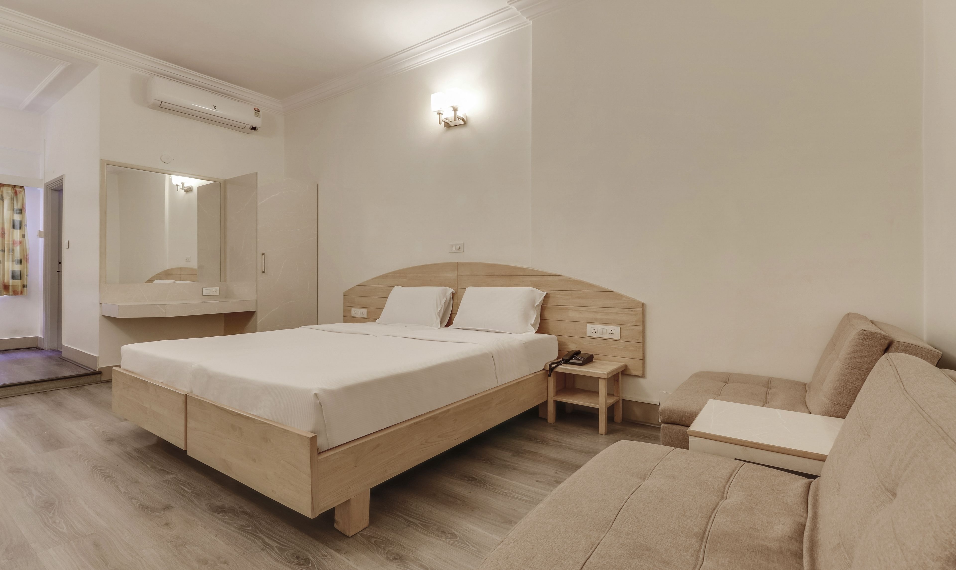 Ropa de cama de alta calidad, cubrecamas y muebles diferentes 
