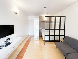 Stúdíóíbúð | Rúmföt af bestu gerð, dúnsængur, sérvalin húsgögn, skrifborð