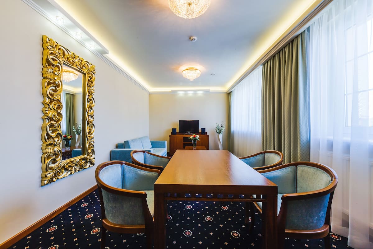 superior studio | in-room dining