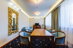 高级开间 | 客房内用餐