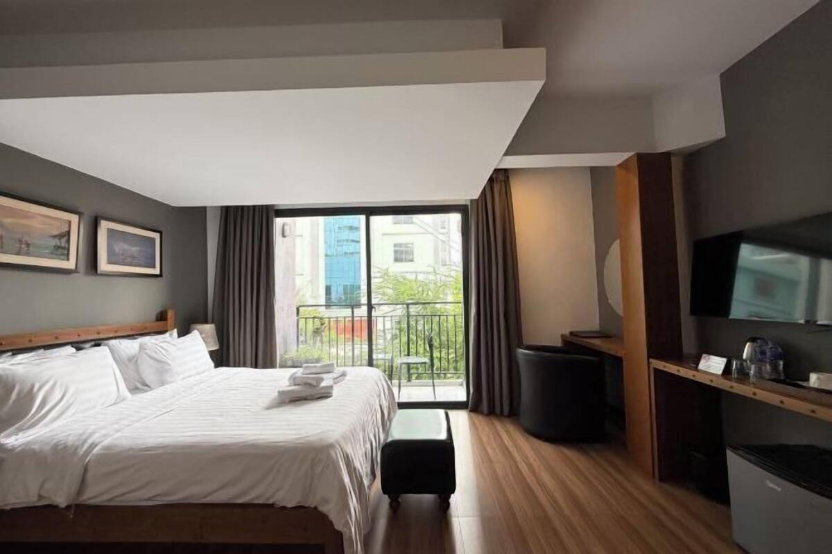 1 bedroom, pillow-top beds, in-room safe, desk