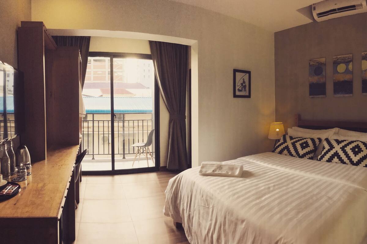 Superior Double Room, Balcony | 1 bedroom, pillowtop beds, in-room safe, desk