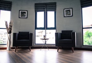 Corner Suite | Living room