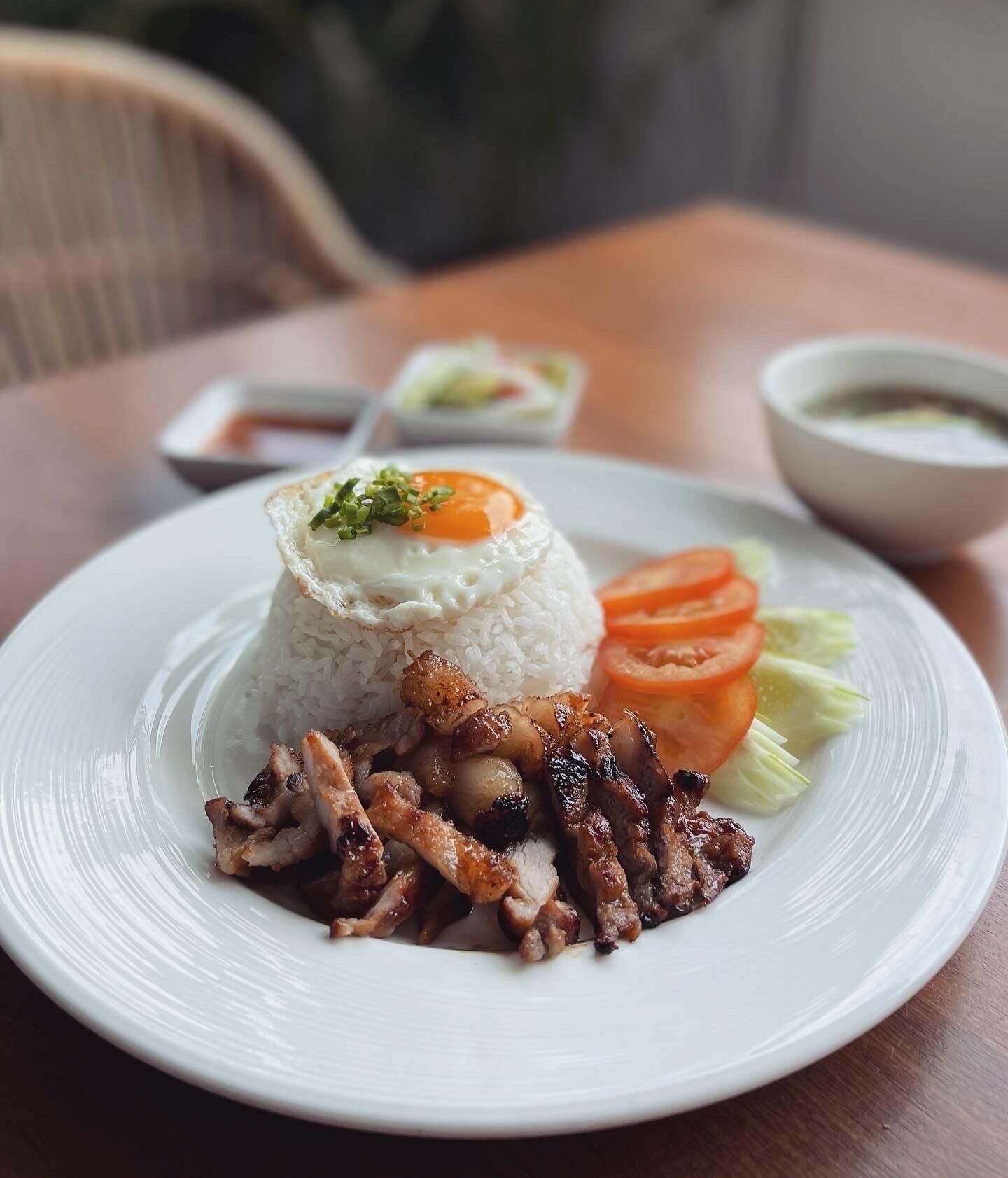 2 restaurants, breakfast, lunch served; local and international cuisine