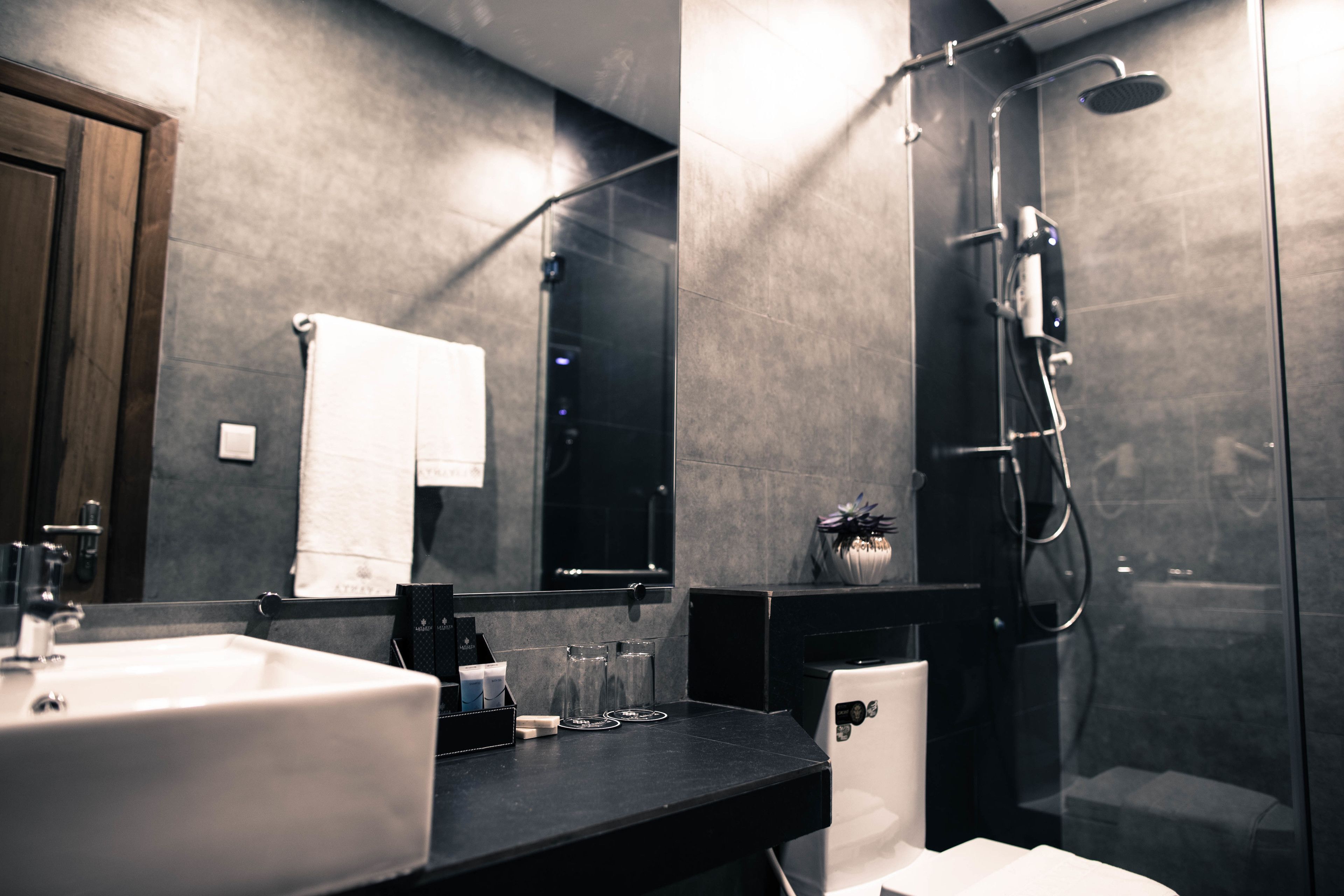 deluxe double room, balcony | bathroom | shower, rainfall showerhead, free toiletries, hair dryer