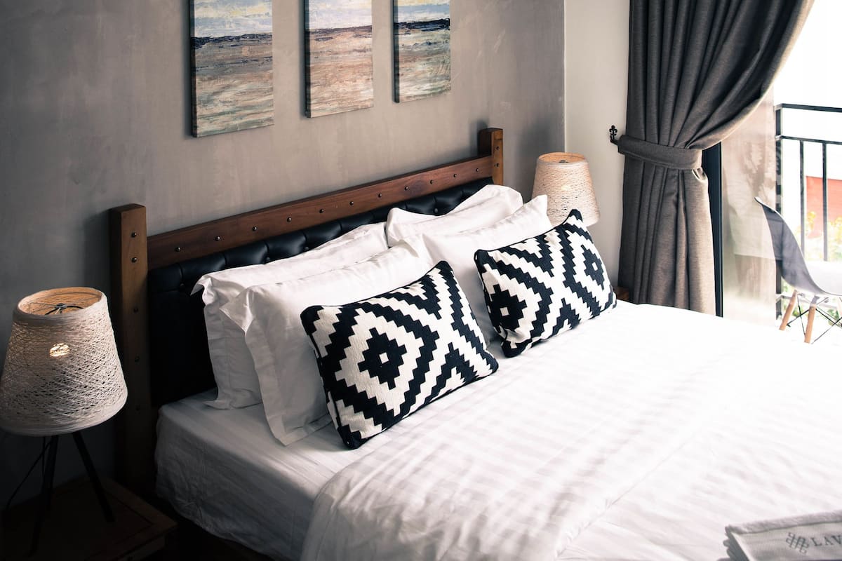 Deluxe Double Room, Balcony | 1 bedroom, pillowtop beds, in-room safe, desk