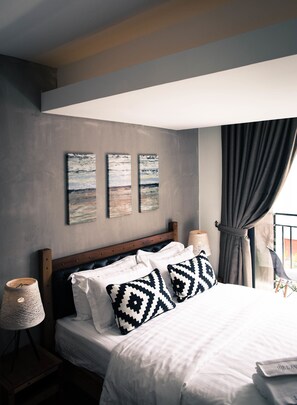 Deluxe-Doppelzimmer, Balkon | Pillowtop-Betten, Zimmersafe, Schreibtisch, Verdunkelungsvorhänge