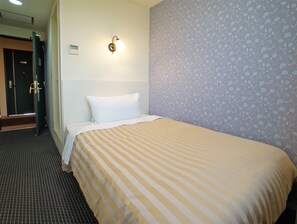 Standard Single Room, 1 Large Twin Bed | Desk, free WiFi, bed sheets