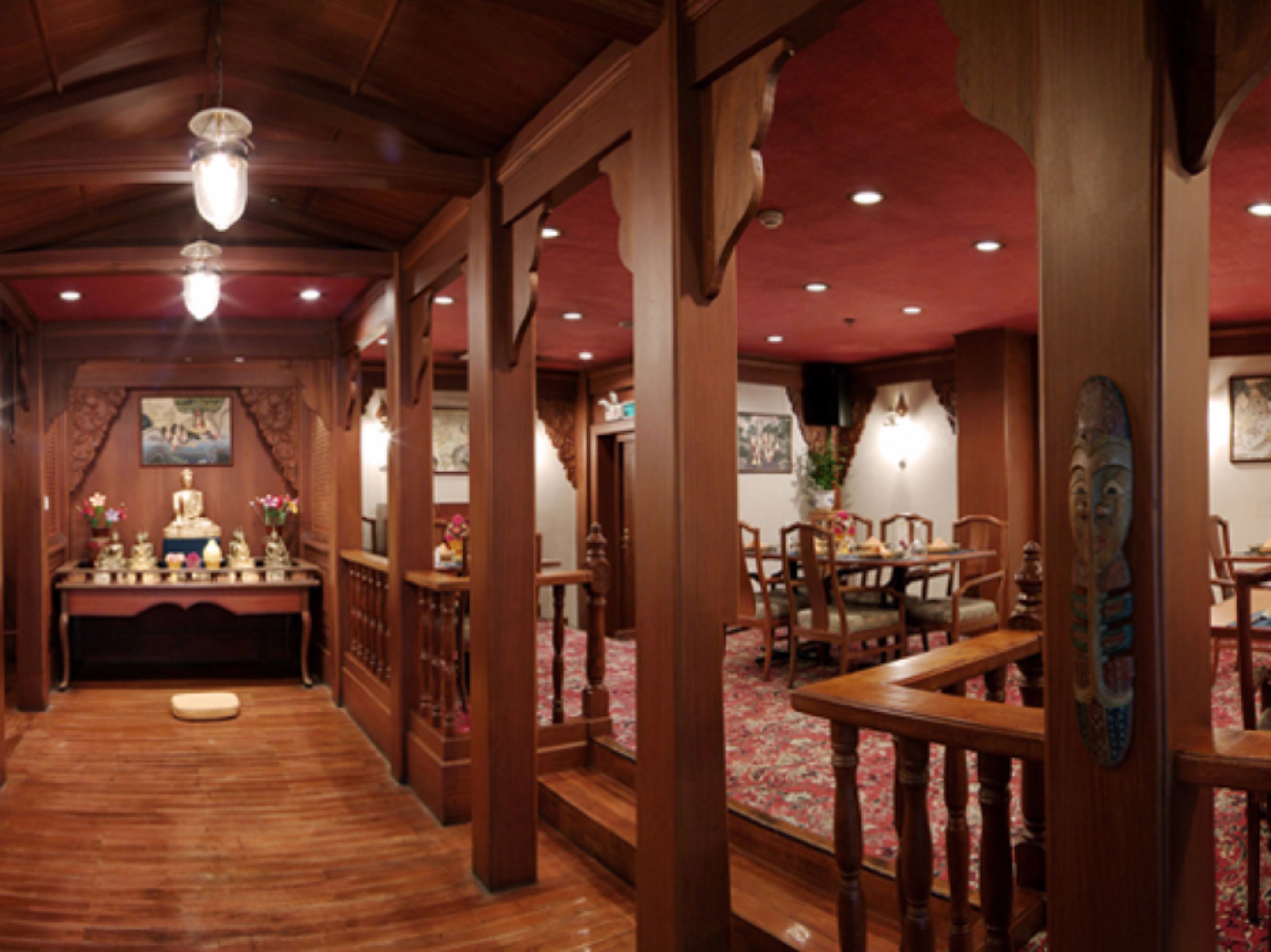 2 restaurants, breakfast, lunch, dinner served; Chinese cuisine 