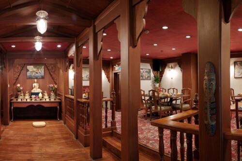2 restaurants, breakfast, lunch, dinner served; Chinese cuisine