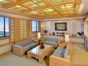 In-room safe, blackout drapes, free WiFi - Baohua Harbour View Hotel (Haikou)