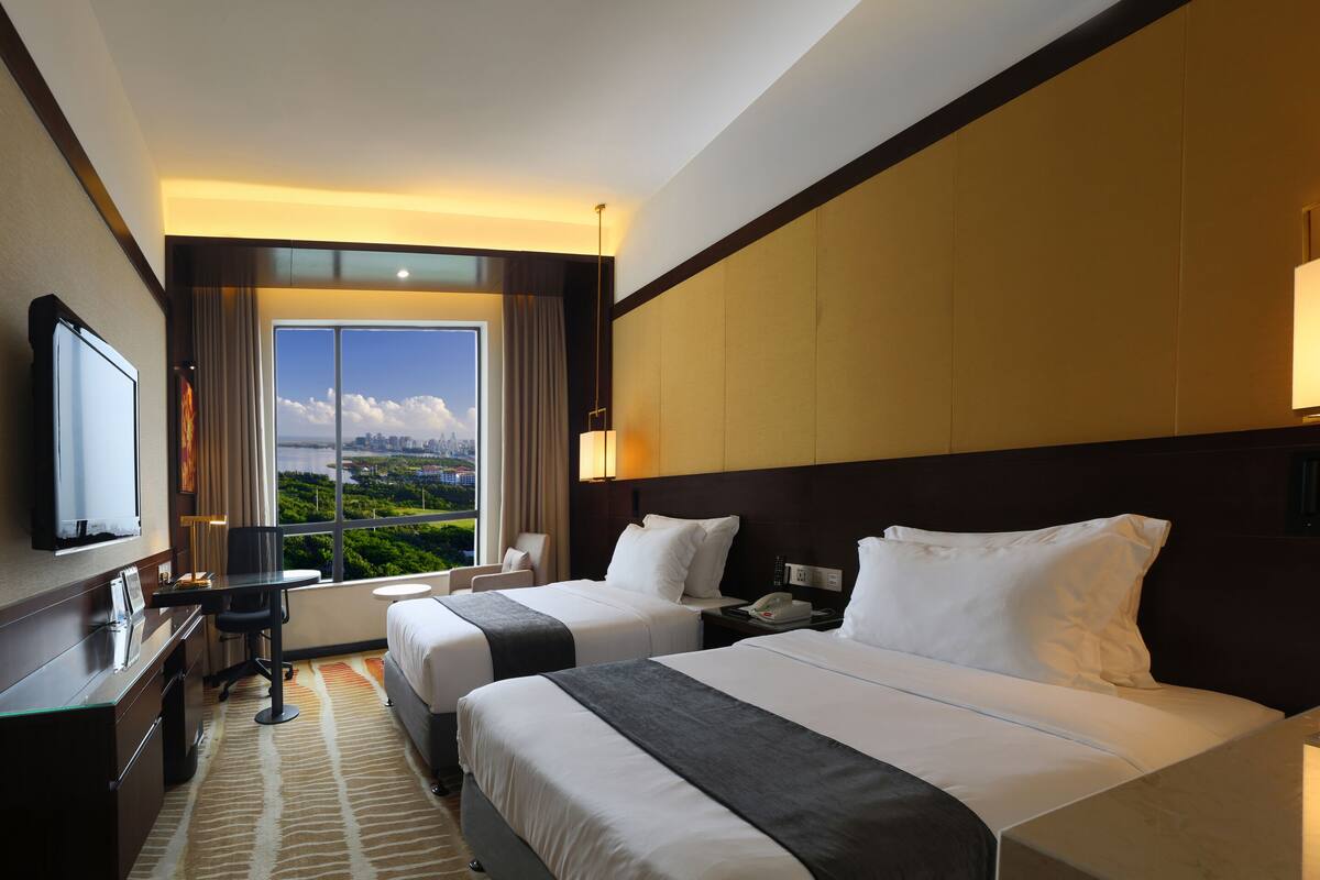 Superior Sea View Twin Room | In-room safe, blackout drapes, WiFi (free)