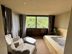 华丽双人房, 露台, 河景 | 高档床上用品、迷你吧、办公桌、免费 WiFi