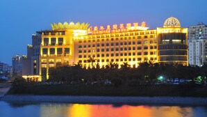 A large hotel with multiple floors and a prominent dome structure. - Conifer Garden Hotel (Haikou)