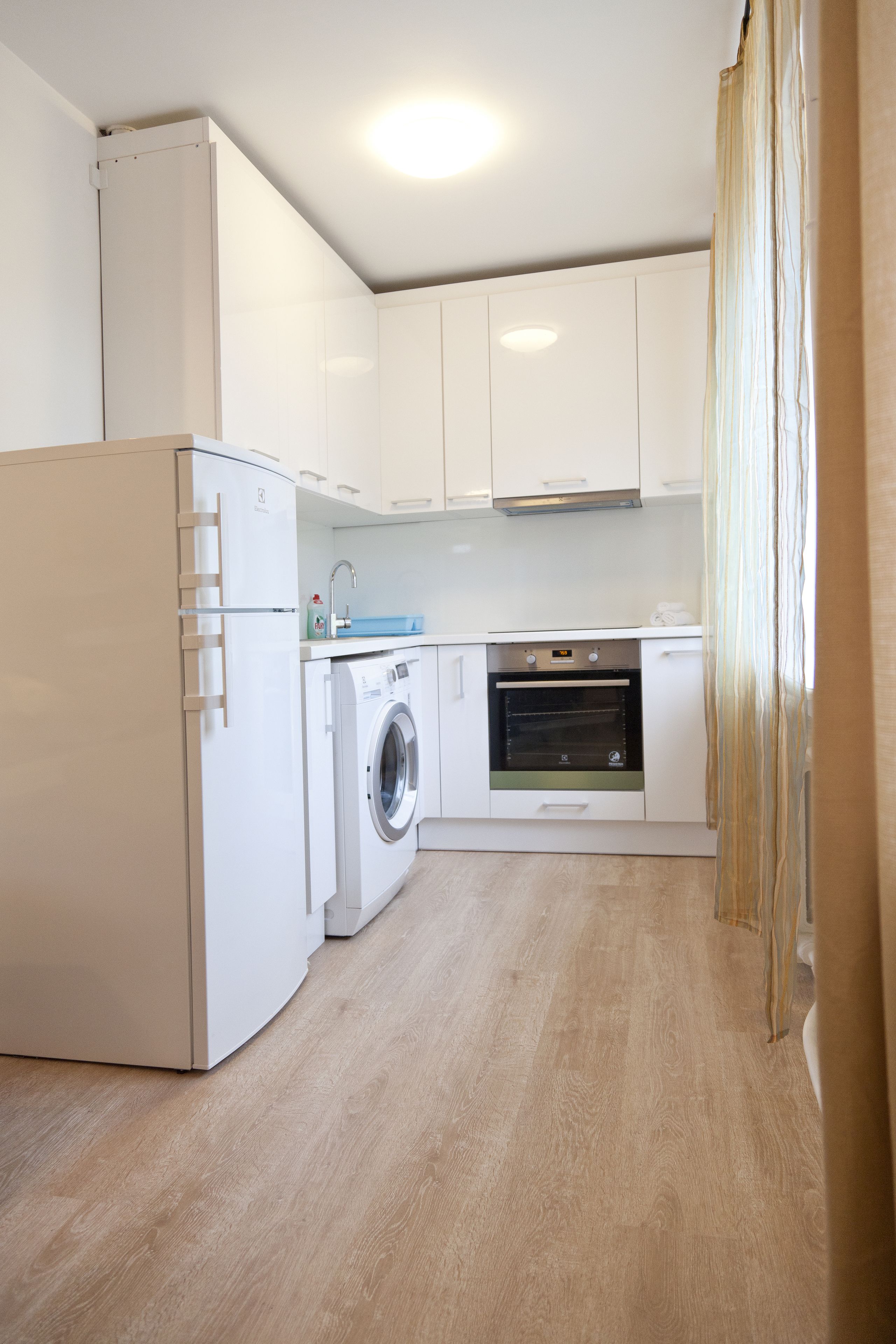 Basic Room | Private kitchenette | Fridge, microwave, stovetop, coffee/tea maker