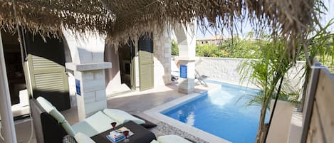 Villa superior, 2 habitaciones, piscina privada (Christy) | Terraza o patio