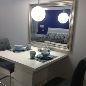 Comfort Studio, 1 Double Bed | In-room dining