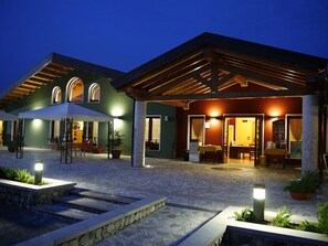 Façade de l’hébergement - soirée/nuit