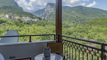Panoramic Double Room (Olympus View) | Balcony