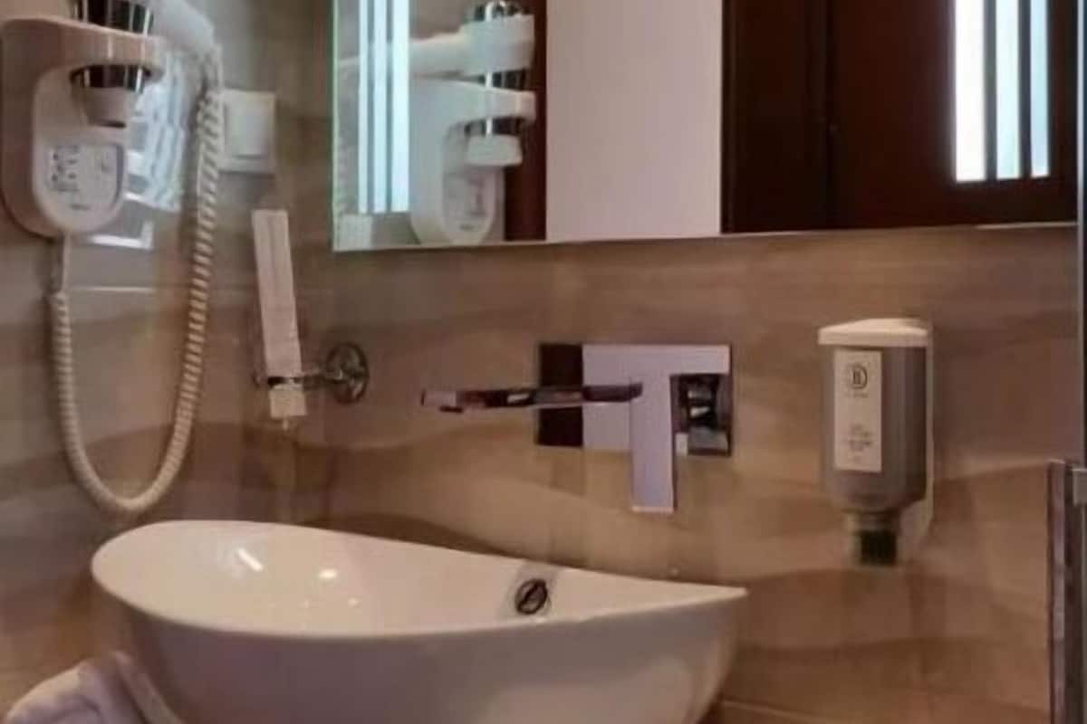 panoramic double room (olympus view) | bathroom sink