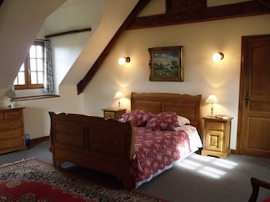 Superior Suite | Iron/ironing board, free cribs/infant beds
