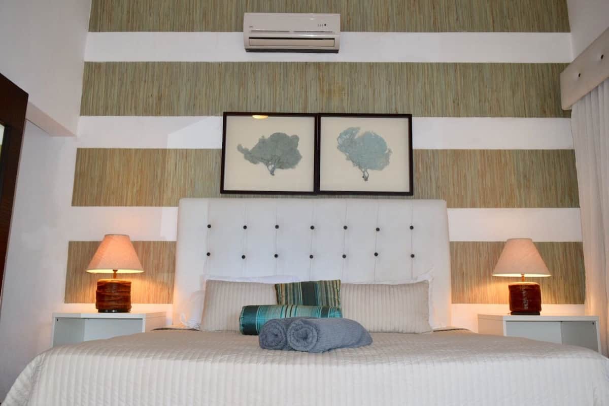 Desk, laptop workspace, iron/ironing board, WiFi (surcharge)