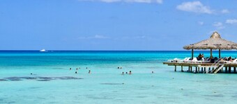 아파르타멘츠 앳 카다케스 카리베