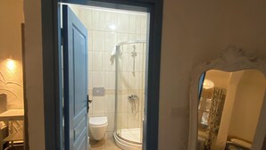 A bathroom with a shower, toilet, and sink. - Cakirbey Otel (Cesme)
