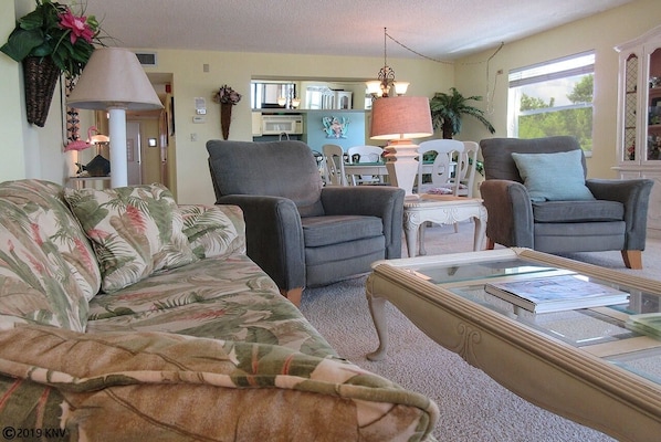 Condo, 2 Bedrooms | Living room