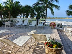 Property grounds - Eden House 605 2 Bedroom Condo (Fort Myers Beach)