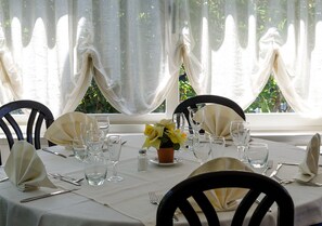 Dinner served - Hotel Le Ginestre (Pietrasanta)