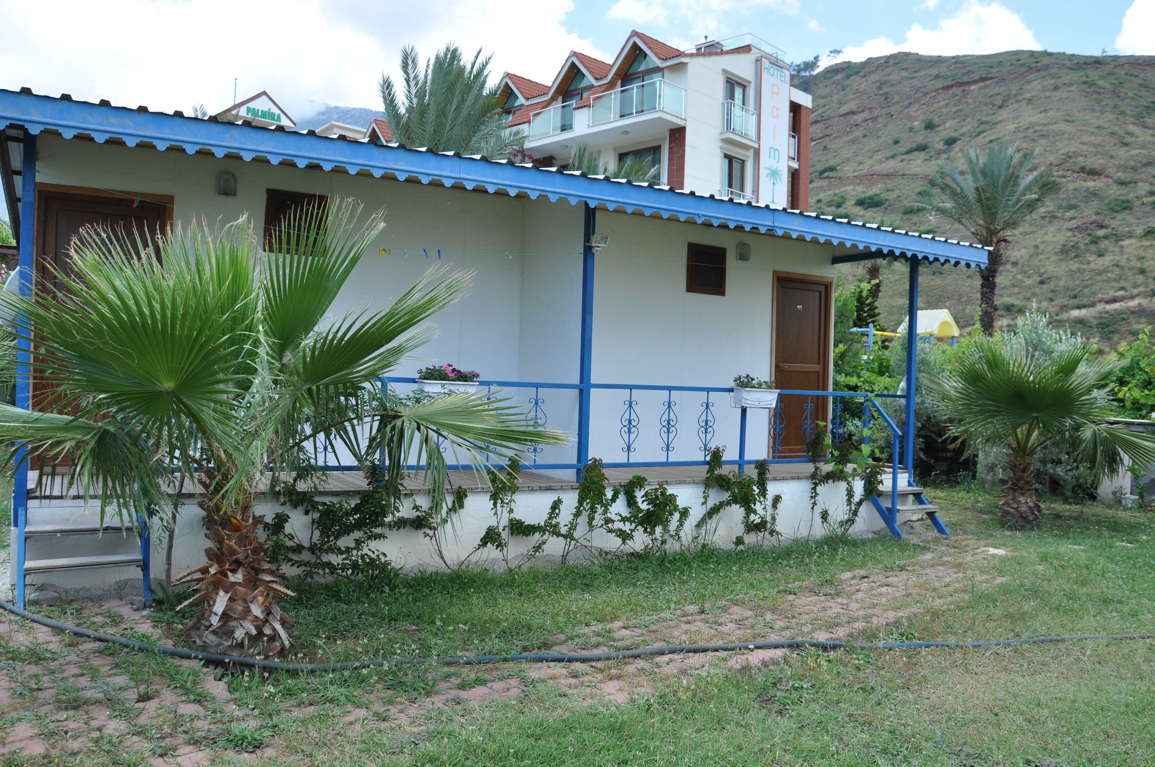 standard bungalow, garden view | terrace/patio