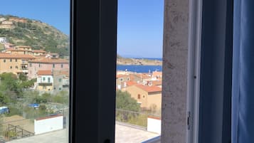 Double Room, Partial Sea View | Minibar, in-room safe, desk, cots/infant beds