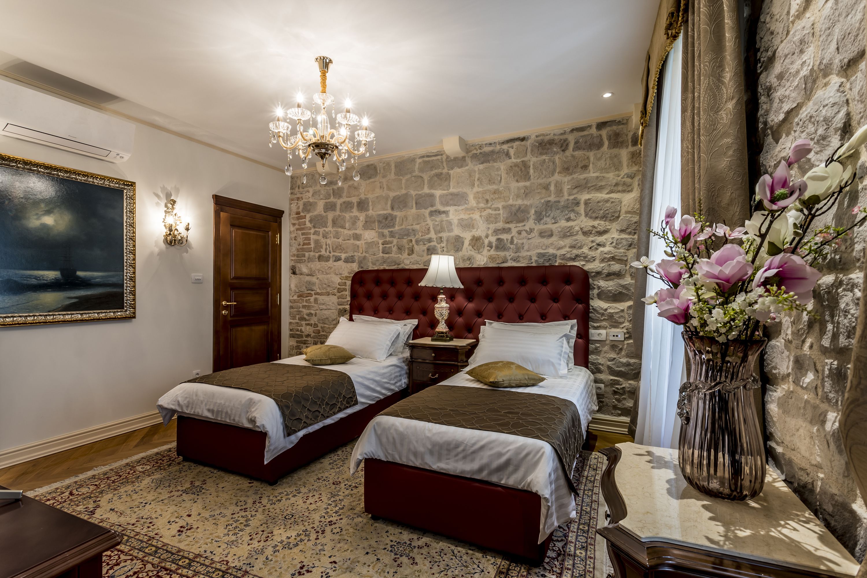 luxury suite piaca - other location, 3 min away | 2 bedrooms, premium bedding, in-room safe, individually decorated