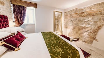 Luxury Suite Augusti- Main building | Premium bedding, in-room safe, individually decorated