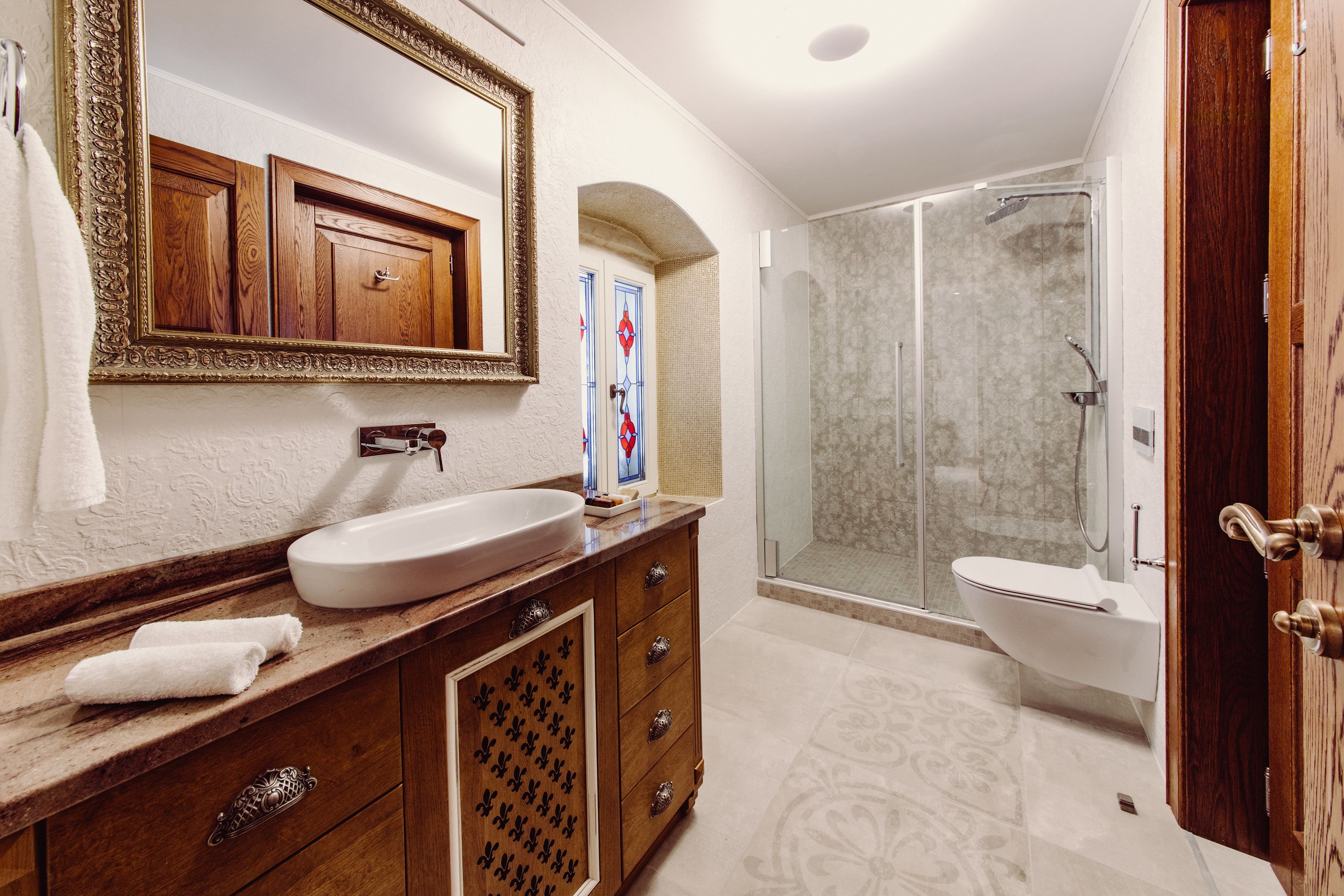 shower, rainfall showerhead, free toiletries, hair dryer