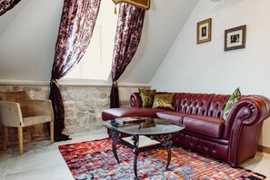 Luxury Suite Centurion-Main building | 客廳 | 40 吋LCD 電視連衛星電視頻道、電視、遊戲機