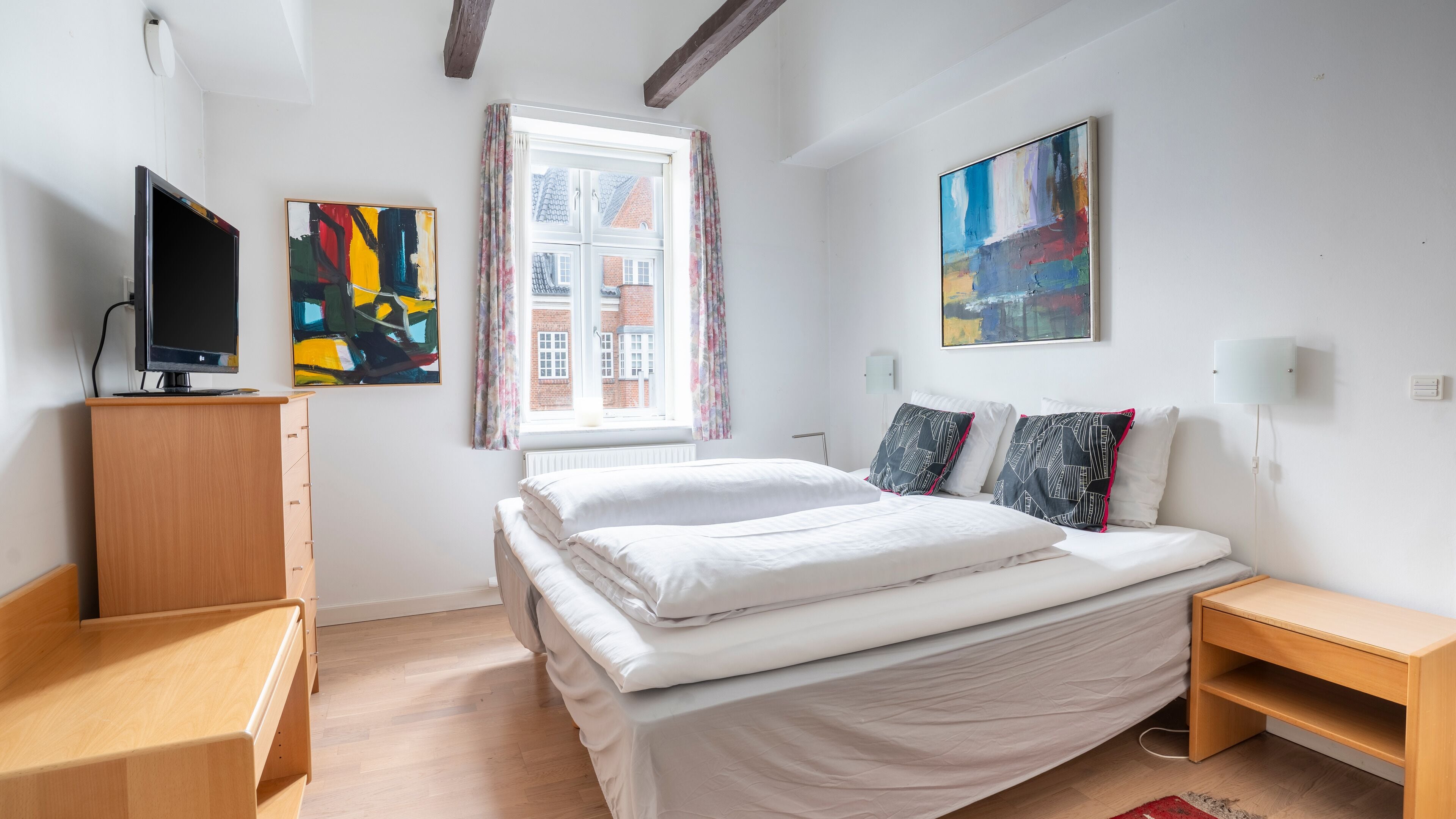 Hypo-allergenic bedding, down duvets, pillow-top beds, minibar